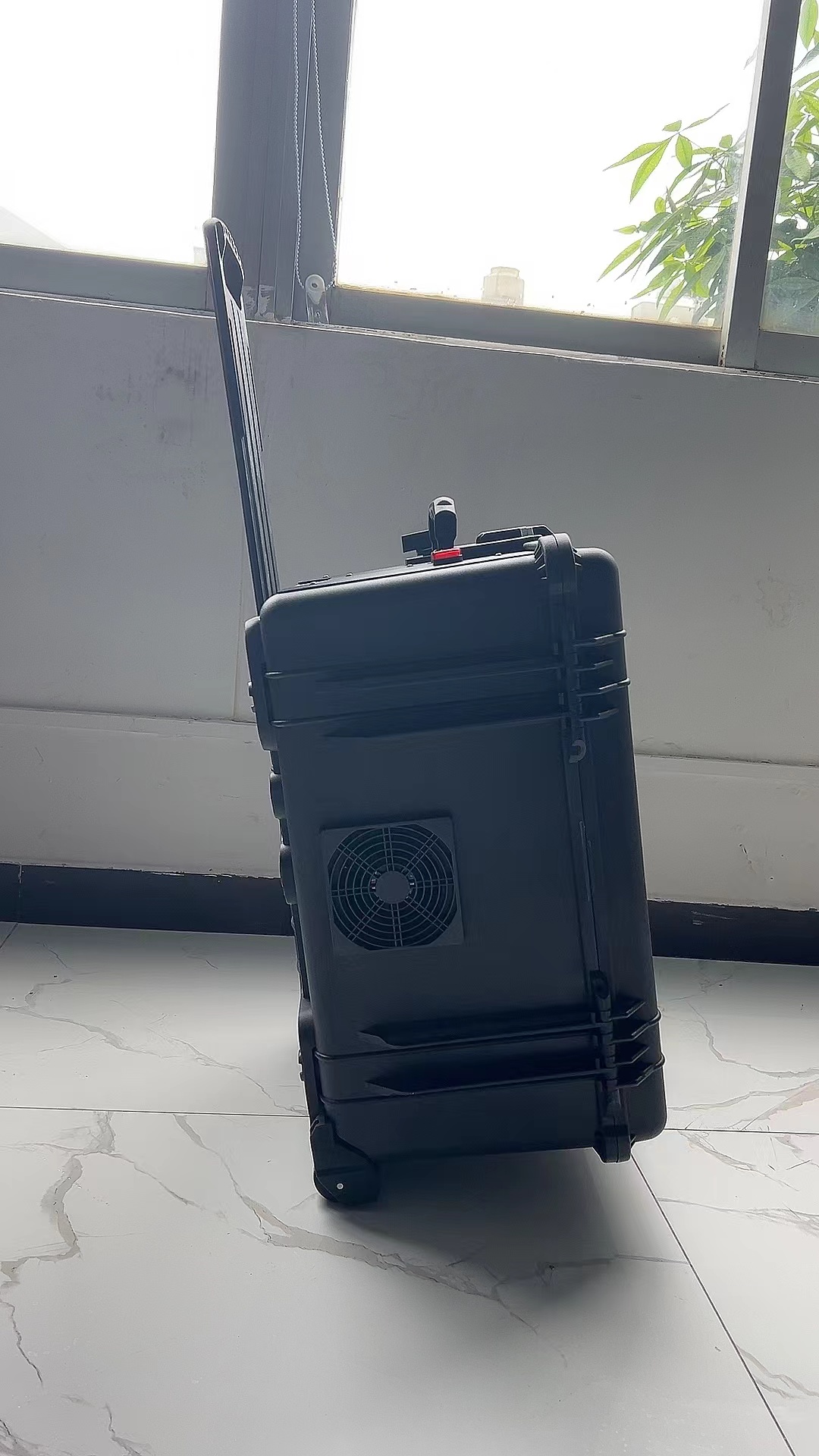 兴文手拉箱型移动通信干扰器